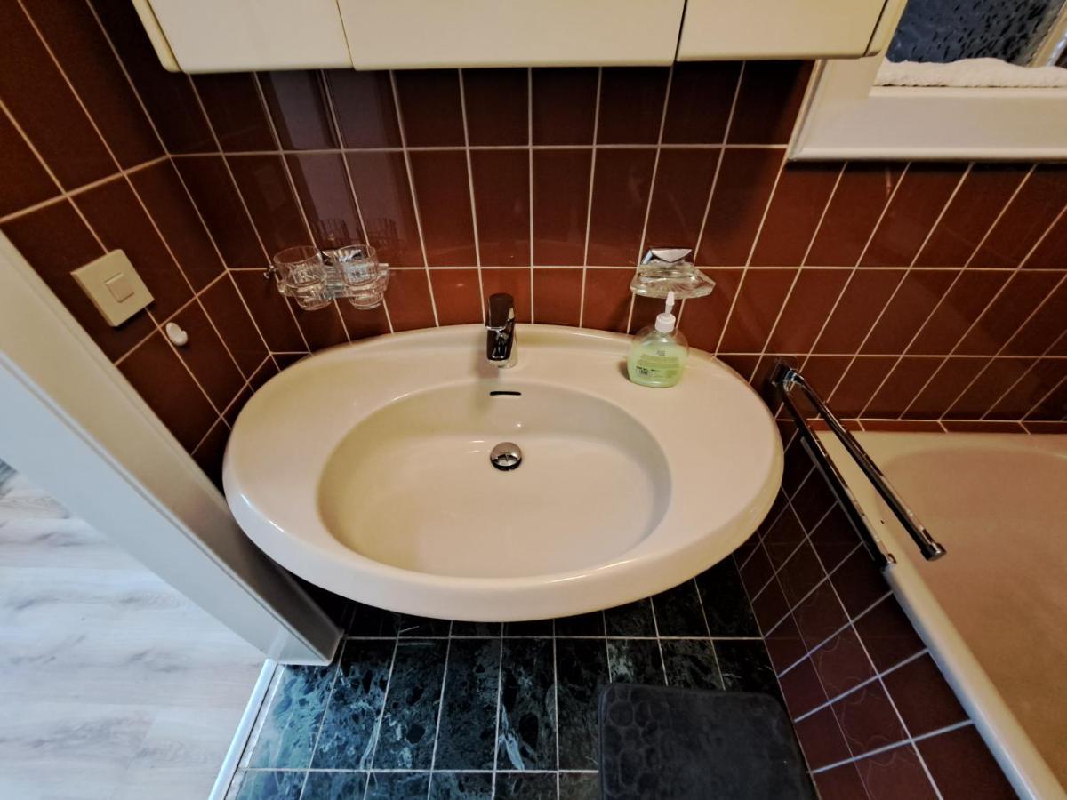 Muttis Apartment Mönchengladbach Esterno foto